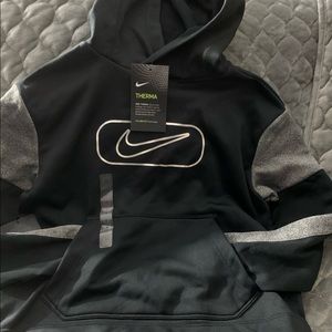 NIKE girls Dri-fit hoodie. Size M. NWT. 2 front pockets long sleeves.